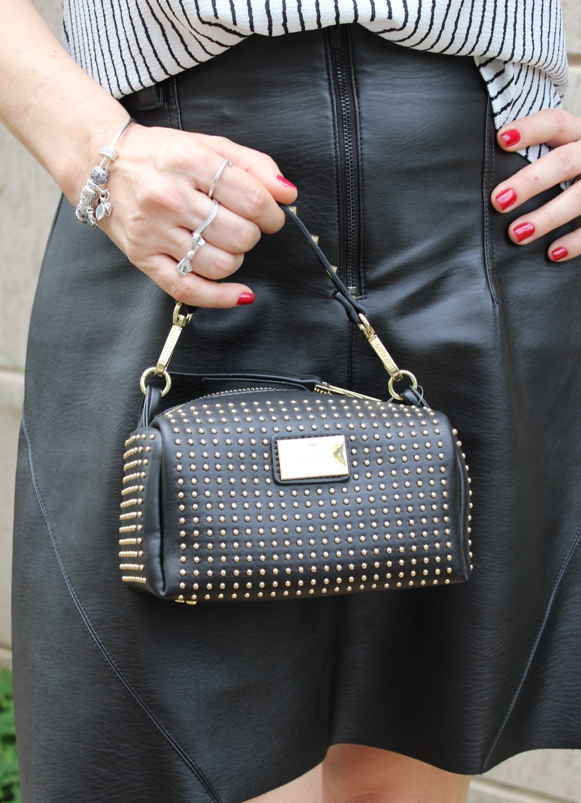 Meu look : Saia de couro e bota