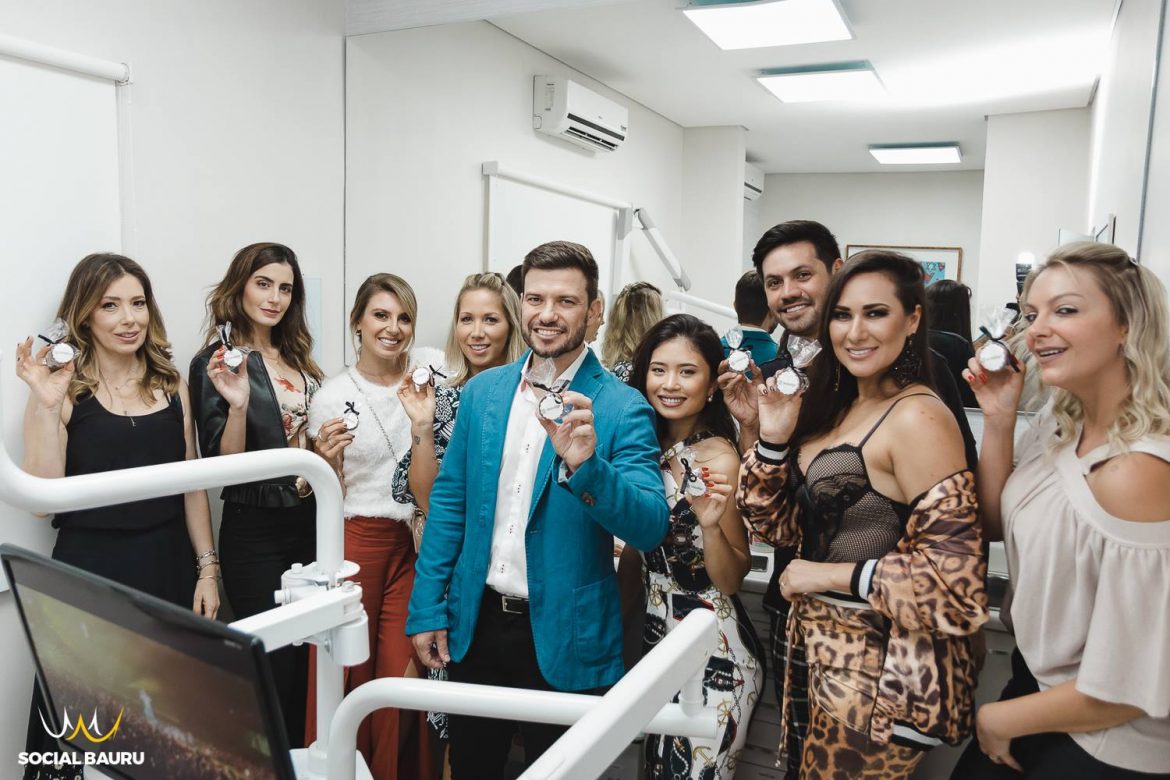 Renomado ortodontista de Bauru apresenta o Invisalign para influenciadores