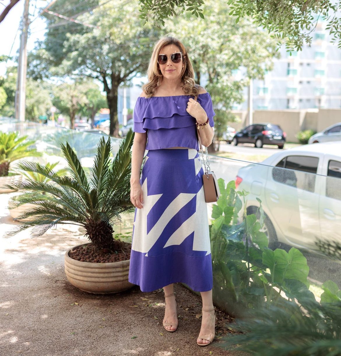 Como usar o decote ombro a ombro?